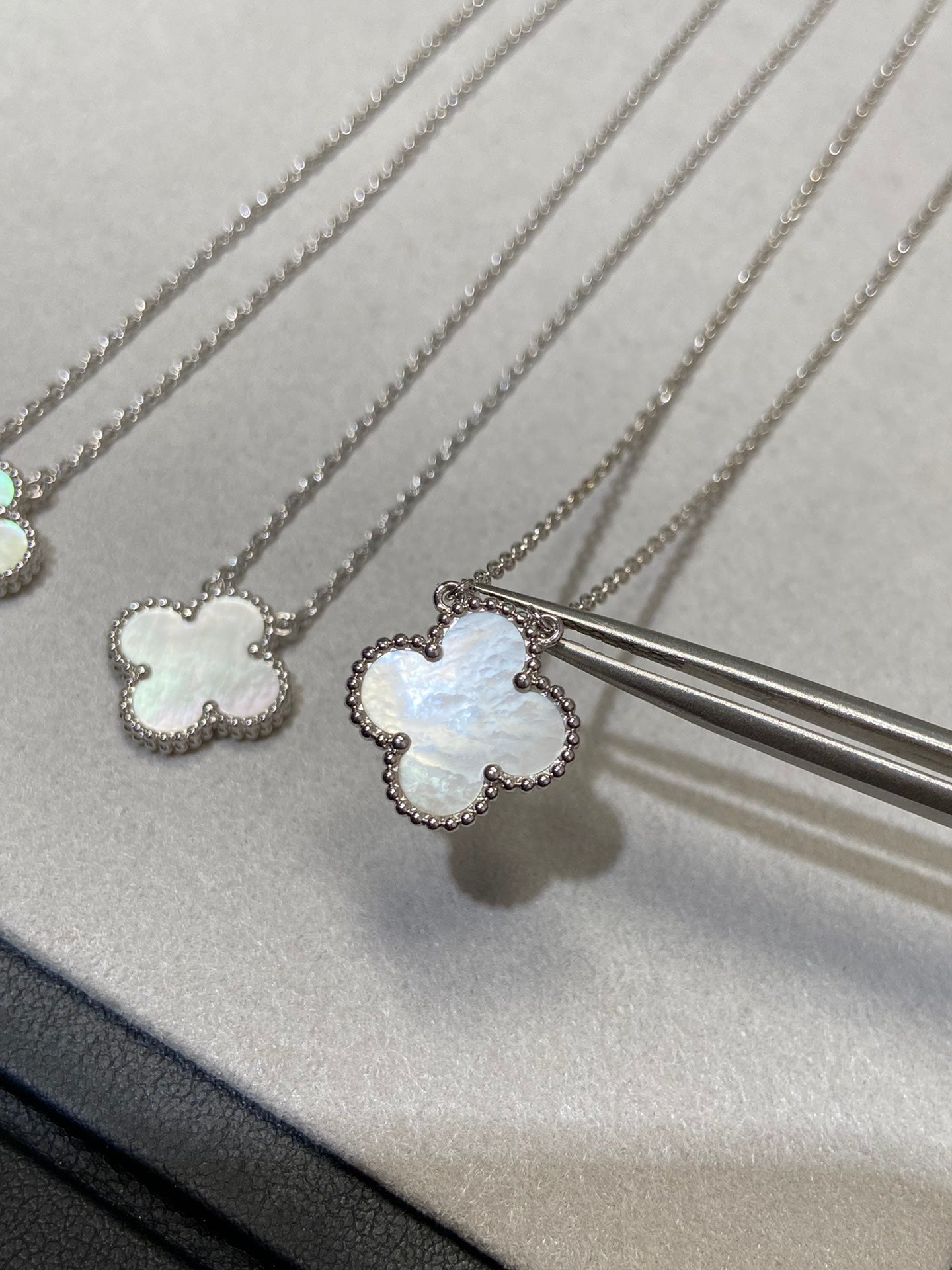 [Regal Jewels]CLOVER MEDIUM SILVER WHITE MOP NECKLACE