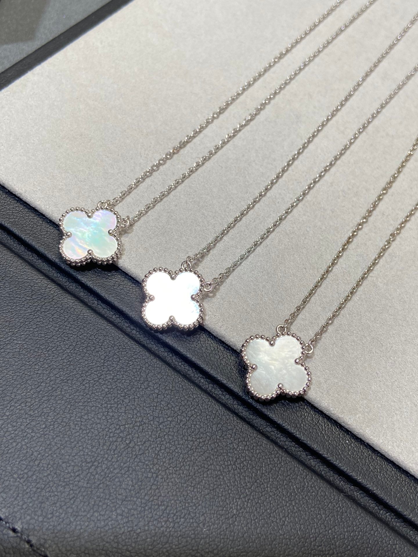 [Regal Jewels]CLOVER MEDIUM SILVER WHITE MOP NECKLACE