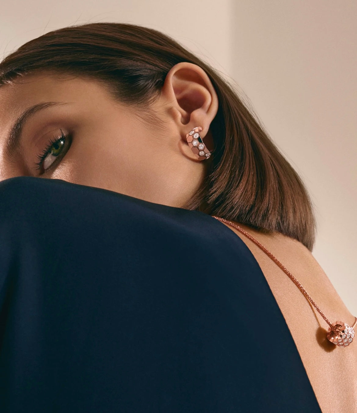 [Regal Jewels]BEE LOVE DIAMOND HOOP EARRINGS