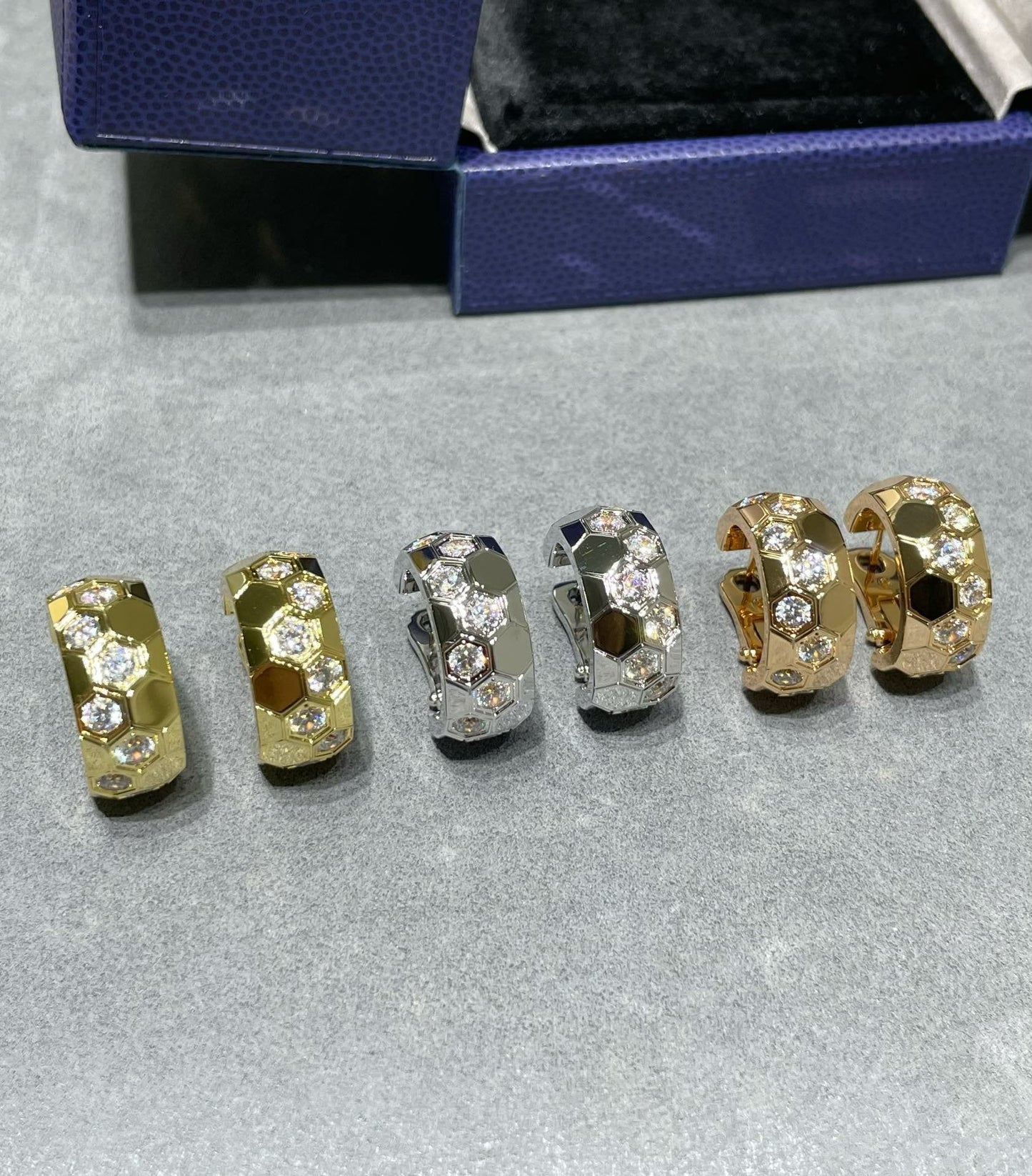 [Regal Jewels]BEE LOVE DIAMOND HOOP EARRINGS