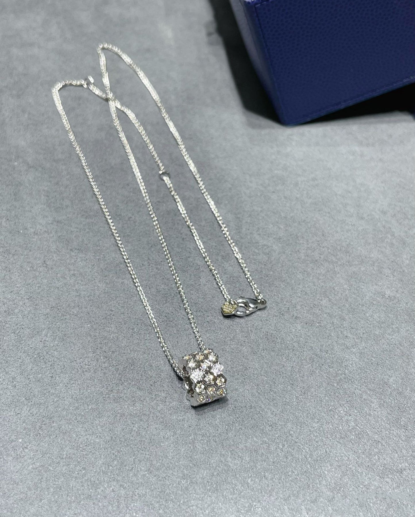 [Regal Jewels]BEE LOVE DIAMOND PAVED 3 ROW NECKLACE