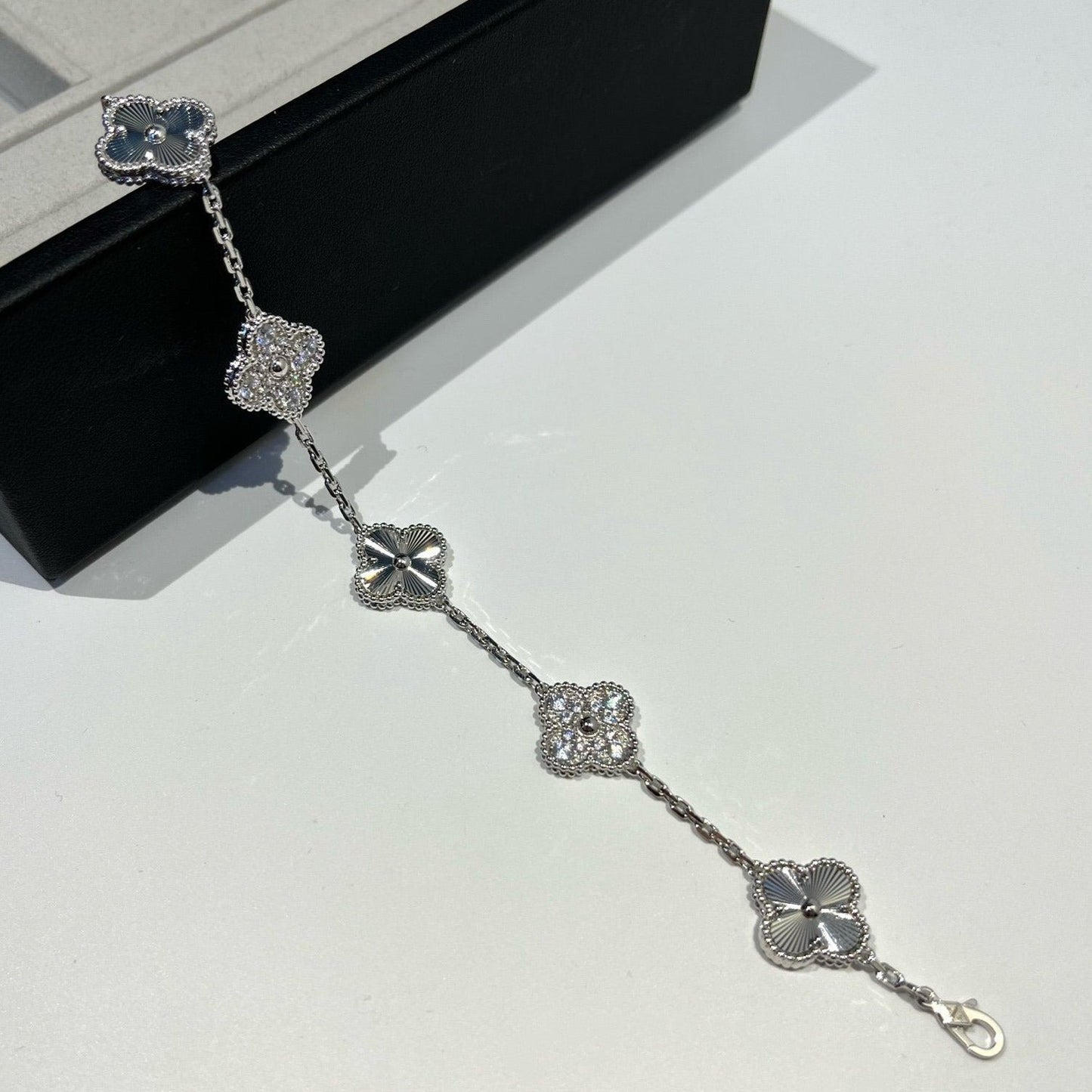 [Regal Jewels]CLOVER 5 MOTIF SILVER DIAMOND BRACELET