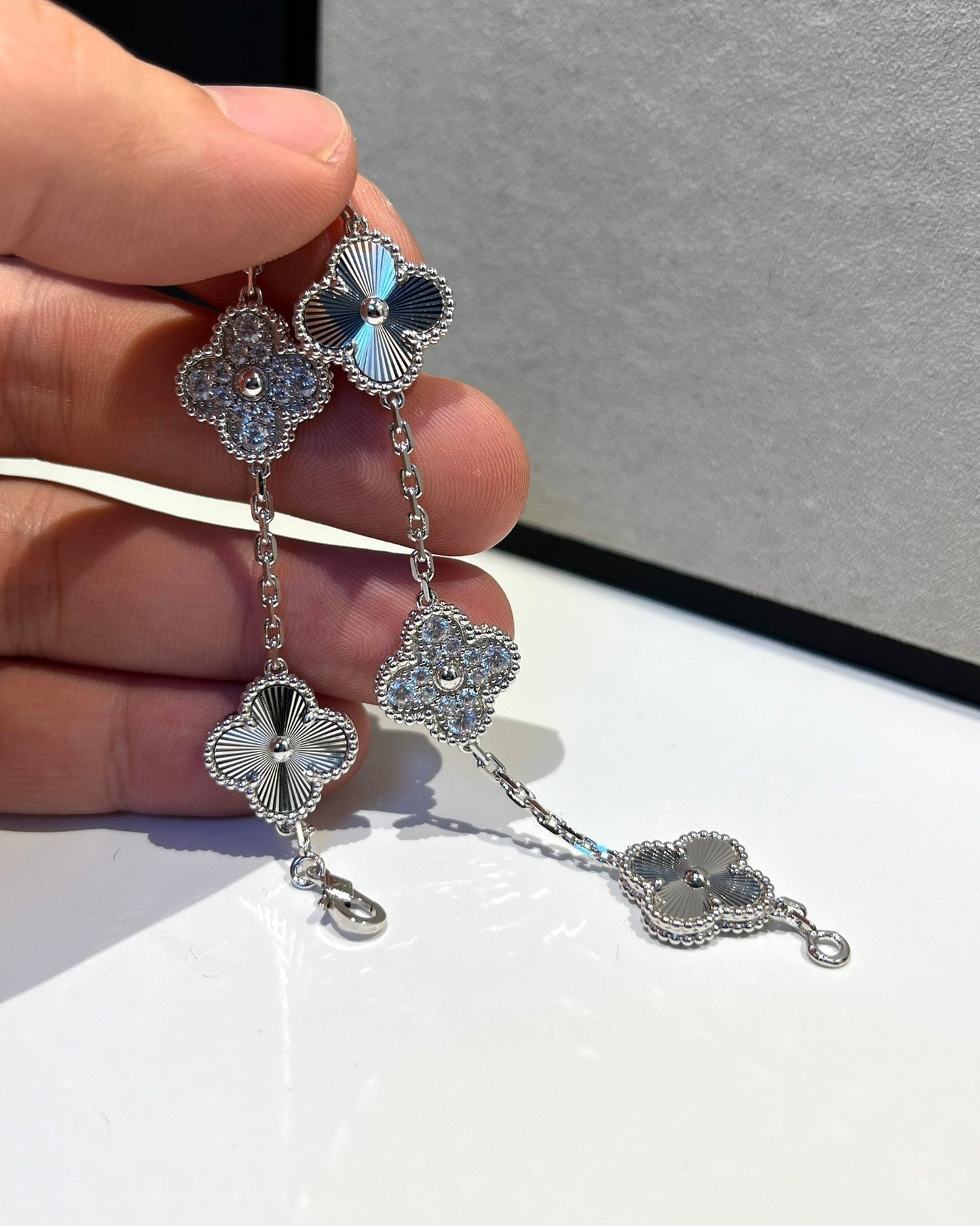 [Regal Jewels]CLOVER 5 MOTIF LASER BRACELET COLLECTION