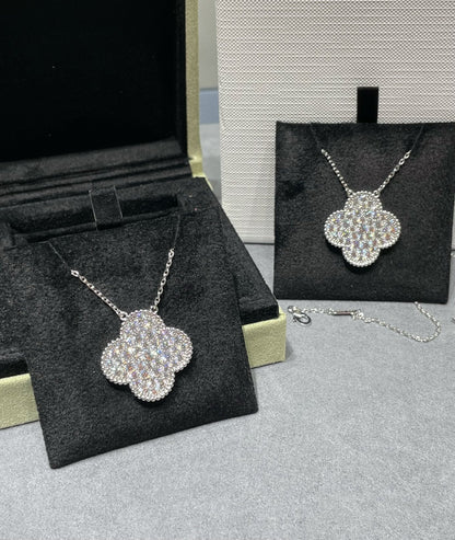 [Regal Jewels]CLOVER 25MM LARGE PENDANT DIAMOND PAVED SILVER NECKLACE