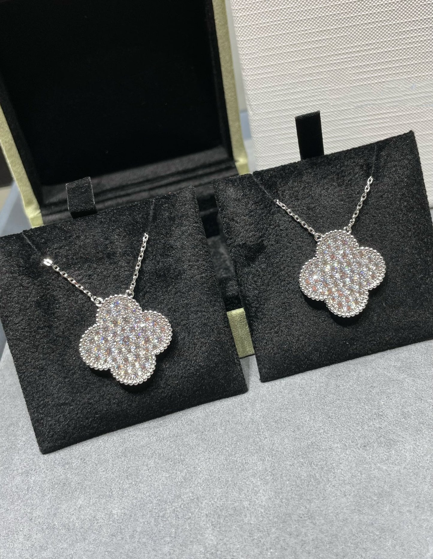 [Regal Jewels]CLOVER 25MM LARGE PENDANT DIAMOND PAVED SILVER NECKLACE