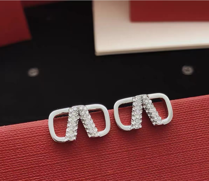 [Regal Jewels]V-shaped stud earrings