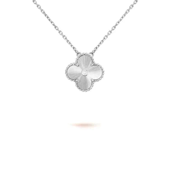 [Regal Jewels]CLOVER  15MM DIAMOND LASER NECKLACE SILVER
