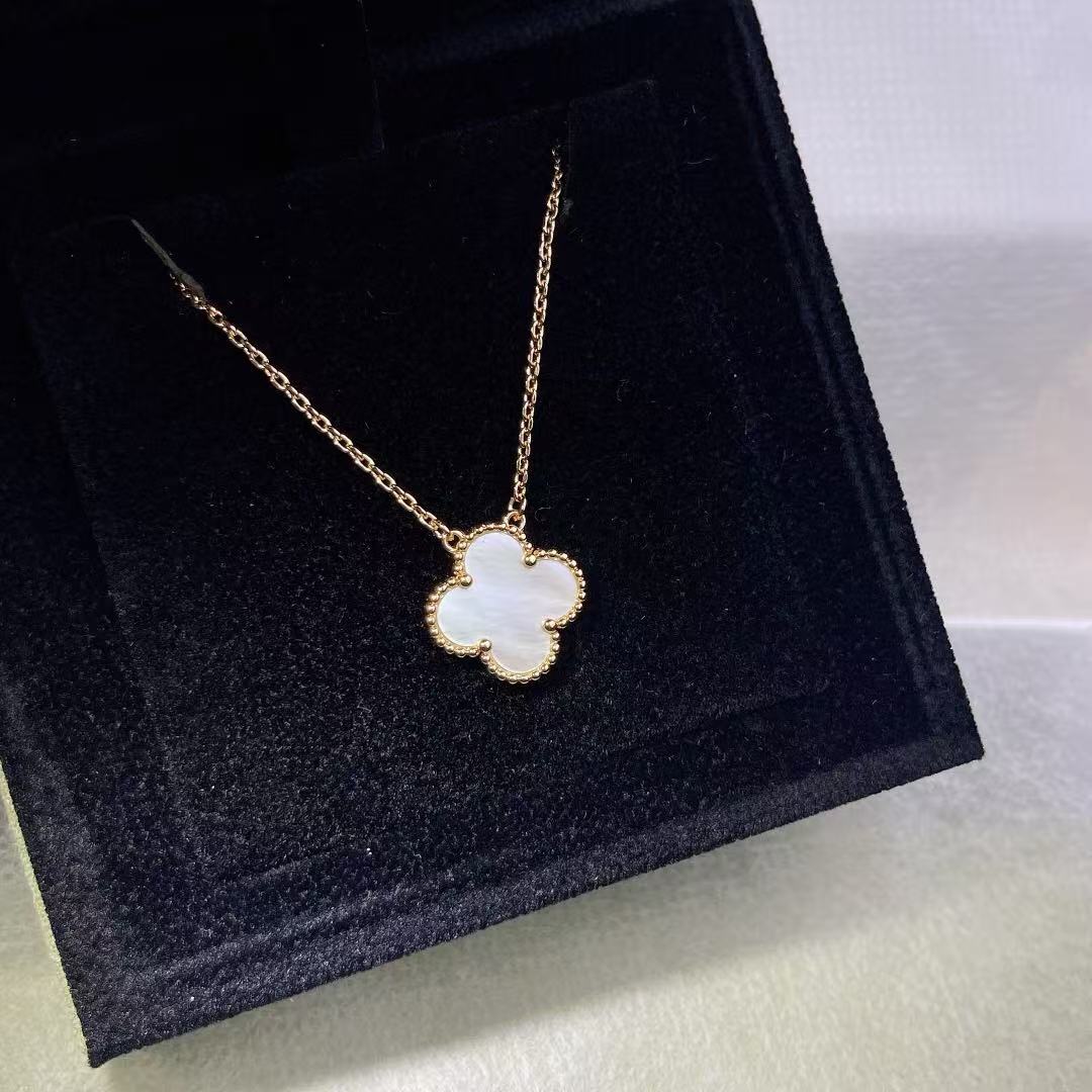 [Regal Jewels]CLOVER MINI 15MM WHITE MOTHER-OF-PEARL NECKLACE