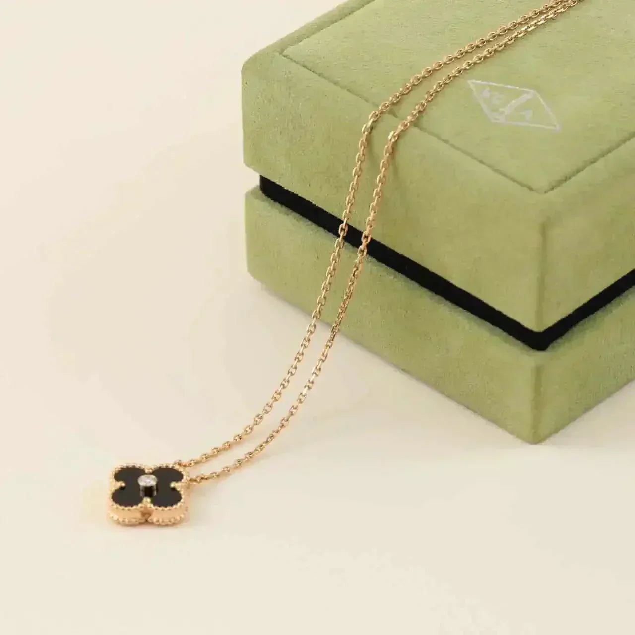 [Regal Jewels]CLOVER 15MM DIAMOND ONYX NECKLACE
