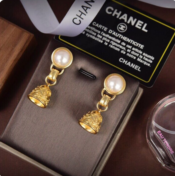 [Regal Jewels]Golden Chanel stud earrings