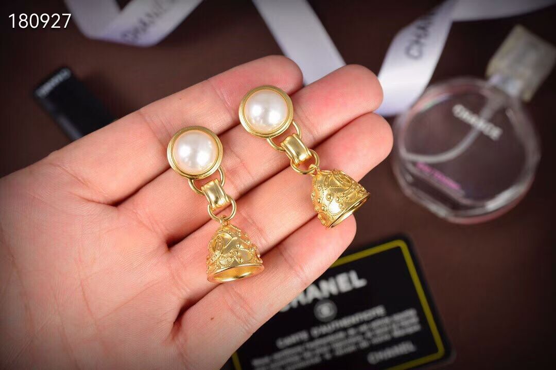 [Regal Jewels]Golden Chanel stud earrings