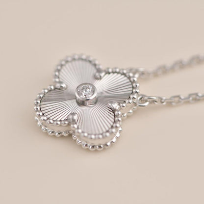 [Regal Jewels]CLOVER  15MM DIAMOND LASER NECKLACE SILVER