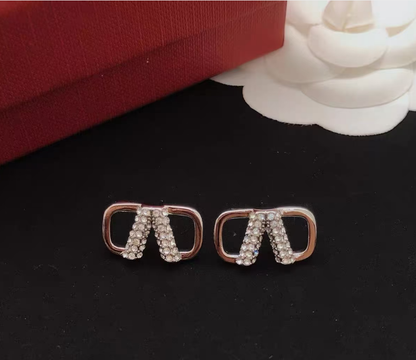 [Regal Jewels]V-shaped stud earrings