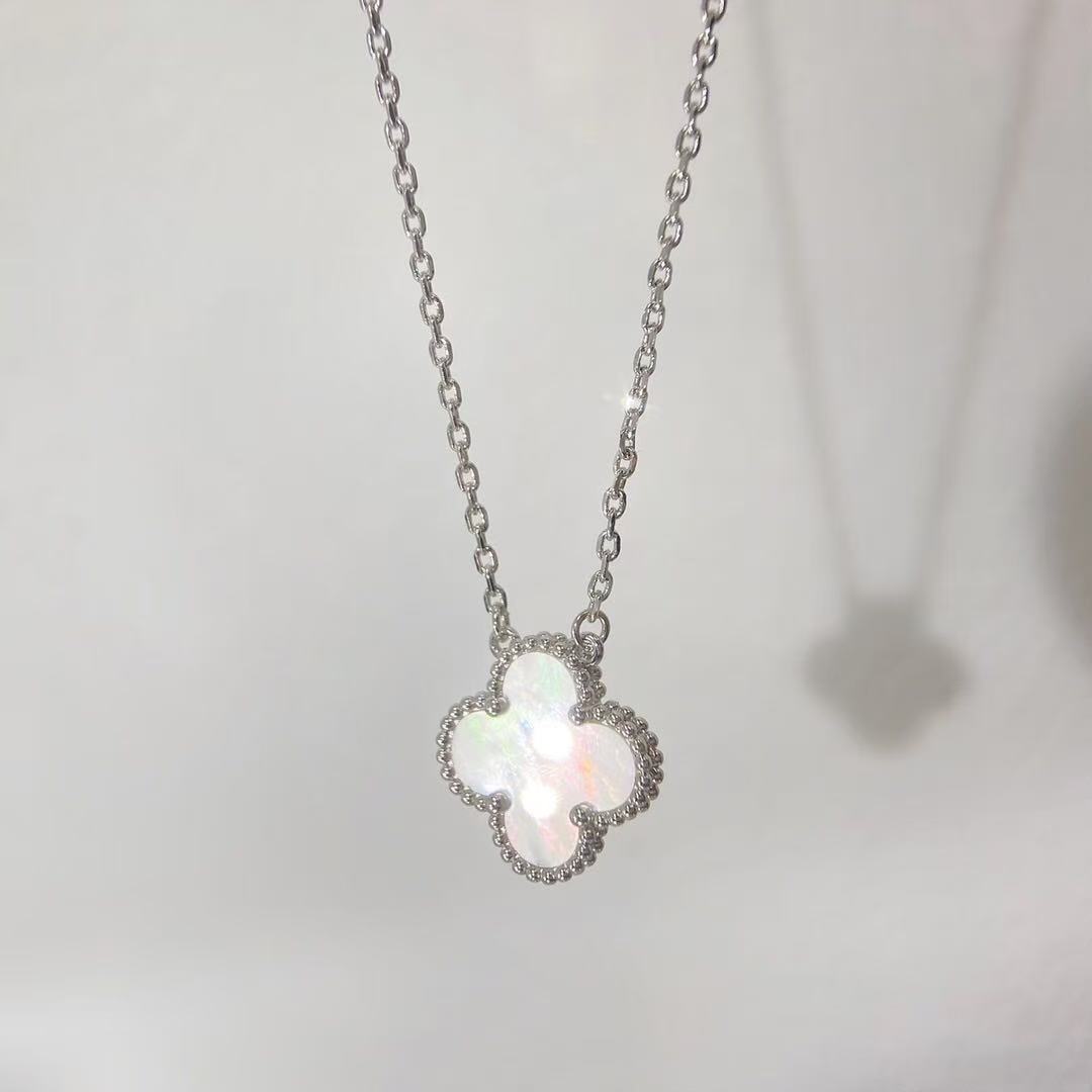 [Regal Jewels]CLOVER MINI 15MM WHITE MOTHER-OF-PEARL NECKLACE