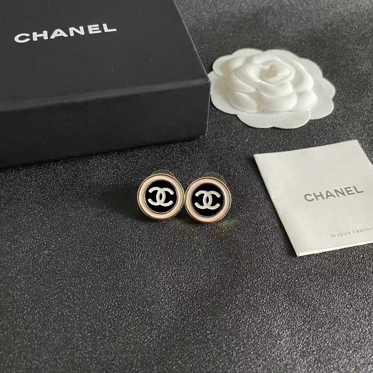 [Regal Jewels]Classic Double C Stud Earrings