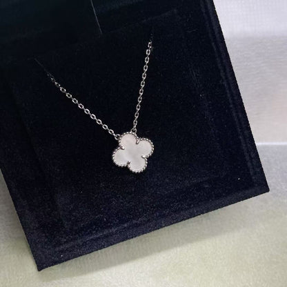 [Regal Jewels]CLOVER MINI 15MM WHITE MOTHER-OF-PEARL NECKLACE