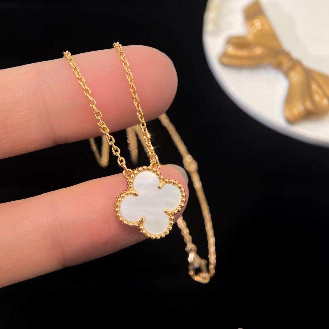 [Regal Jewels]CLOVER MINI 15MM WHITE MOTHER-OF-PEARL NECKLACE