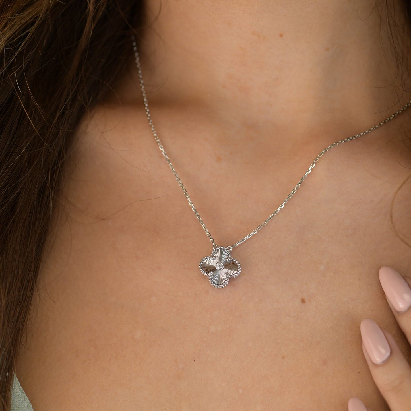 [Regal Jewels]CLOVER  15MM DIAMOND LASER NECKLACE SILVER