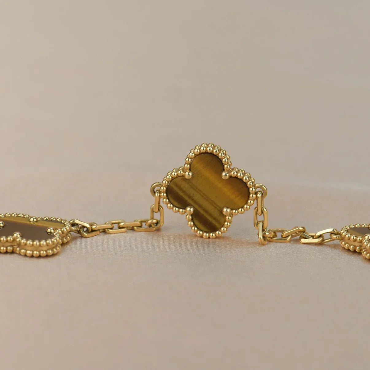 [Regal Jewels]CLOVER 5 MOTIFS TIGER EYE BRACELET COLLECTION