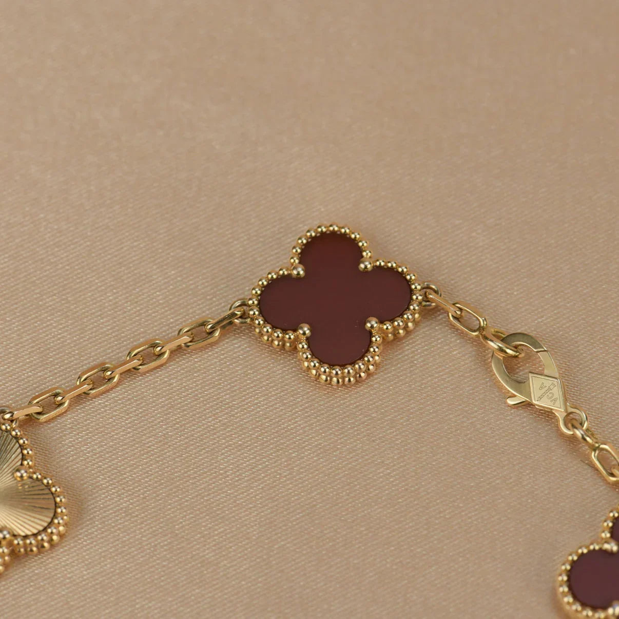 [Regal Jewels] CLOVER 5 MOTIF RED CORNELIAN BRACELET COLLECTION