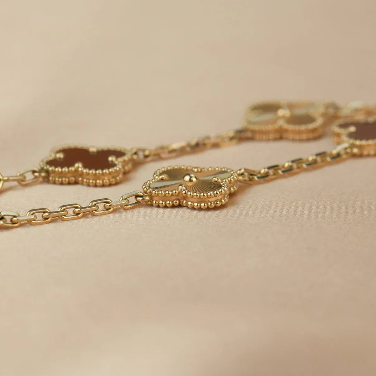 [Regal Jewels] CLOVER 5 MOTIF RED CORNELIAN BRACELET COLLECTION