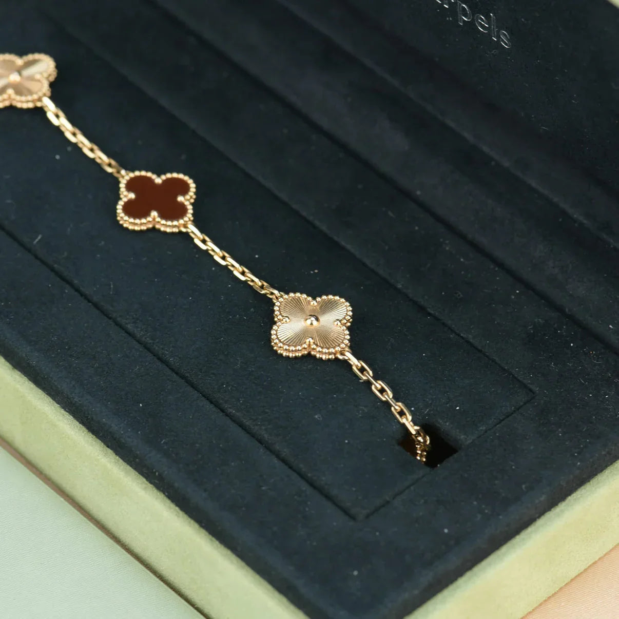[Regal Jewels] CLOVER 5 MOTIF RED CORNELIAN BRACELET COLLECTION