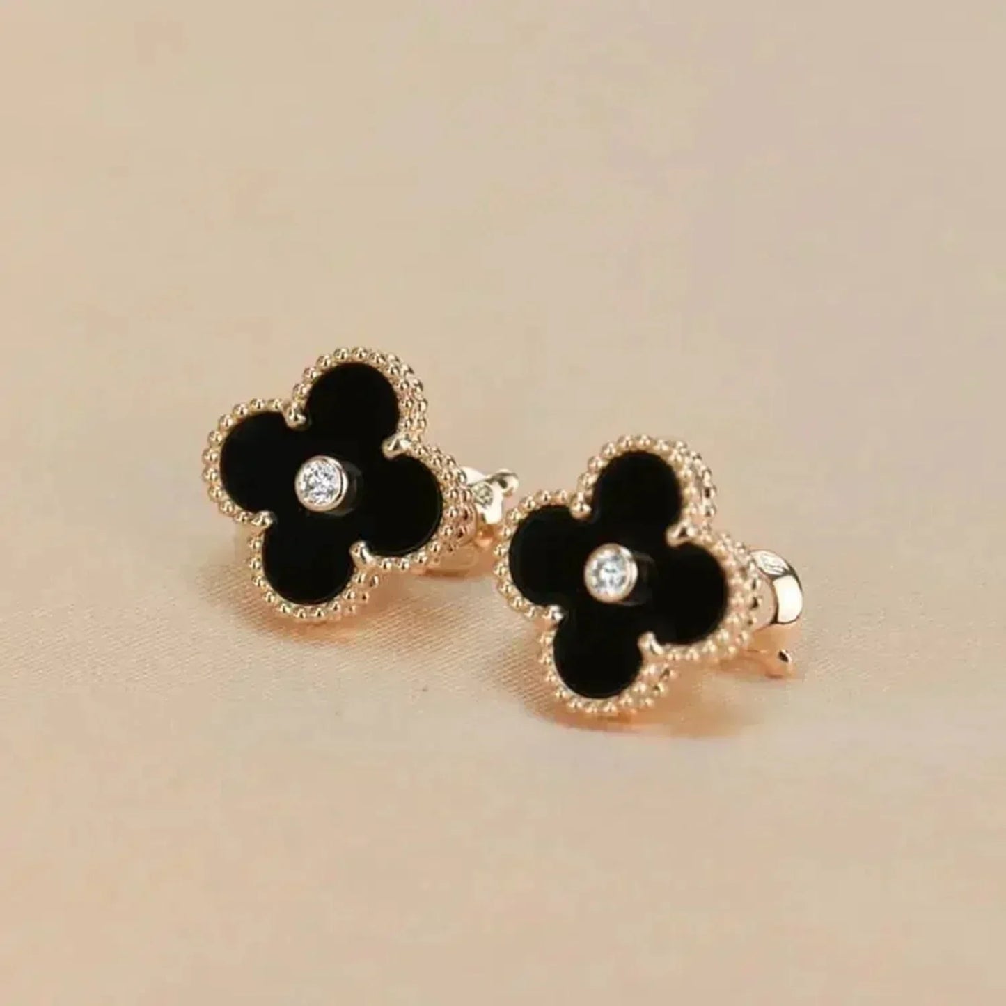 [Regal Jewels]CLOVER MEDIUM 1 MOTIFS ONYX DIAMOND EARRINGS