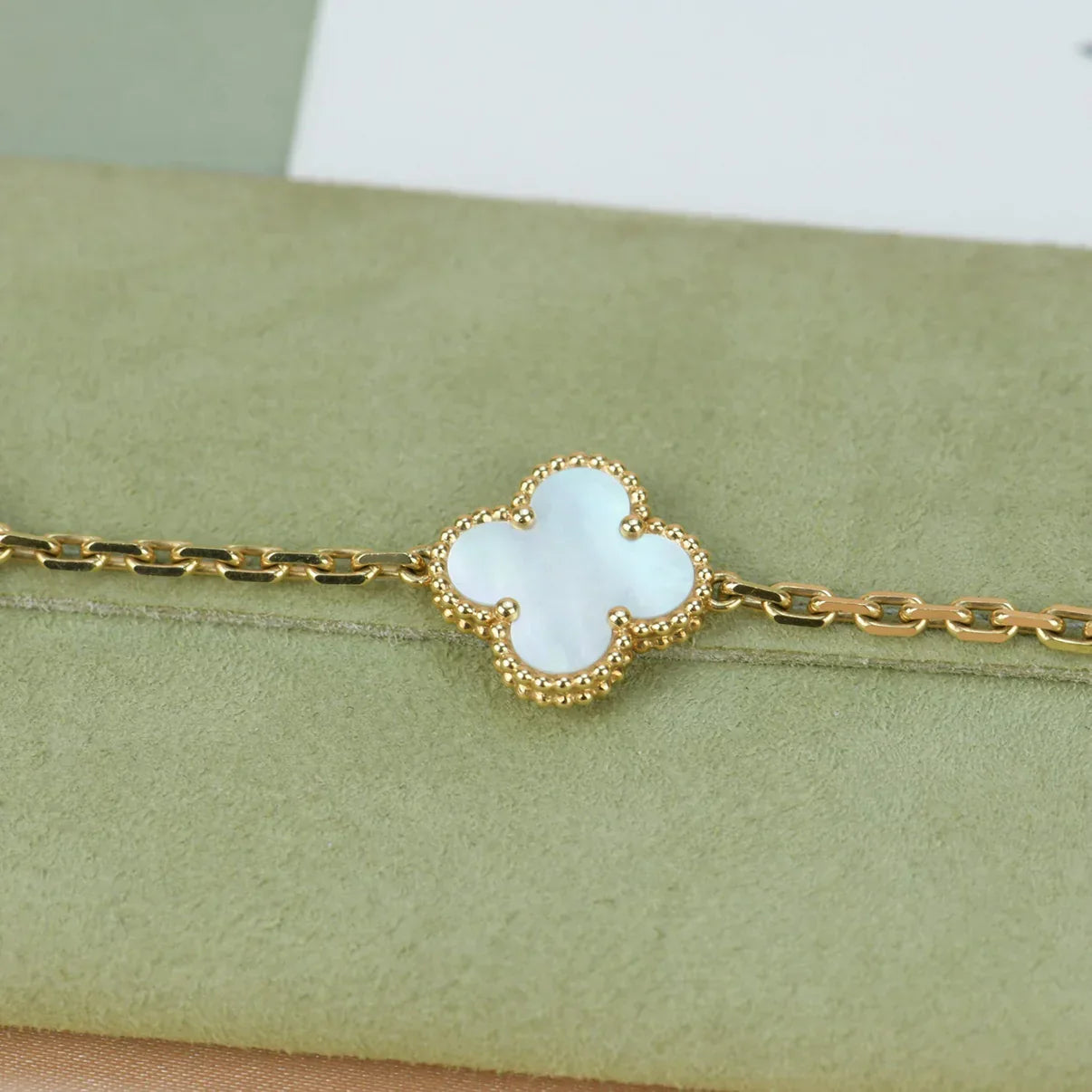 [Regal Jewels]CLOVER WHITE PEARL MOP 5 MOTIF BRACELET COLLECTION