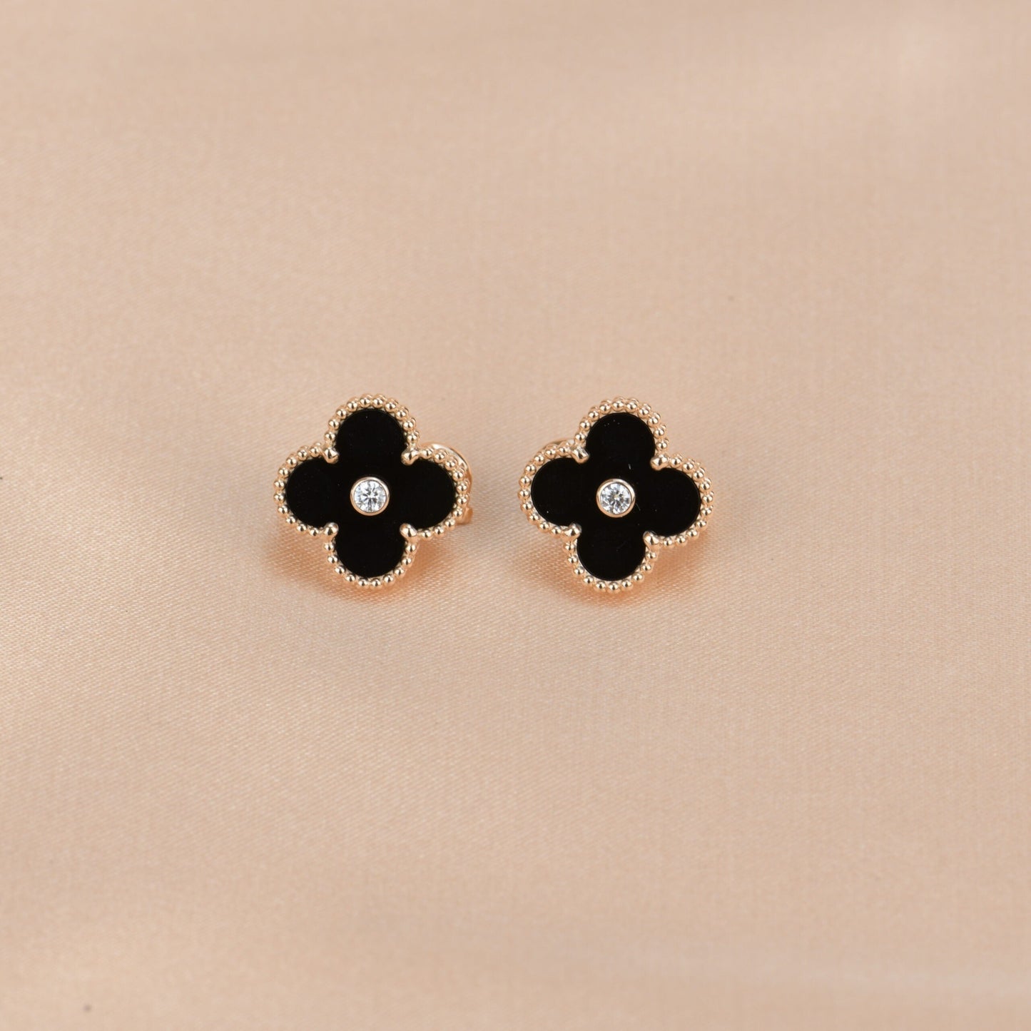 [Regal Jewels]CLOVER MEDIUM 1 MOTIFS ONYX DIAMOND EARRINGS