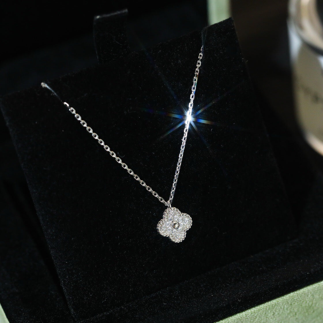 [Regal Jewels]CLOVER MINI 9.5MM PENDANT DIAMOND NECKLACE
