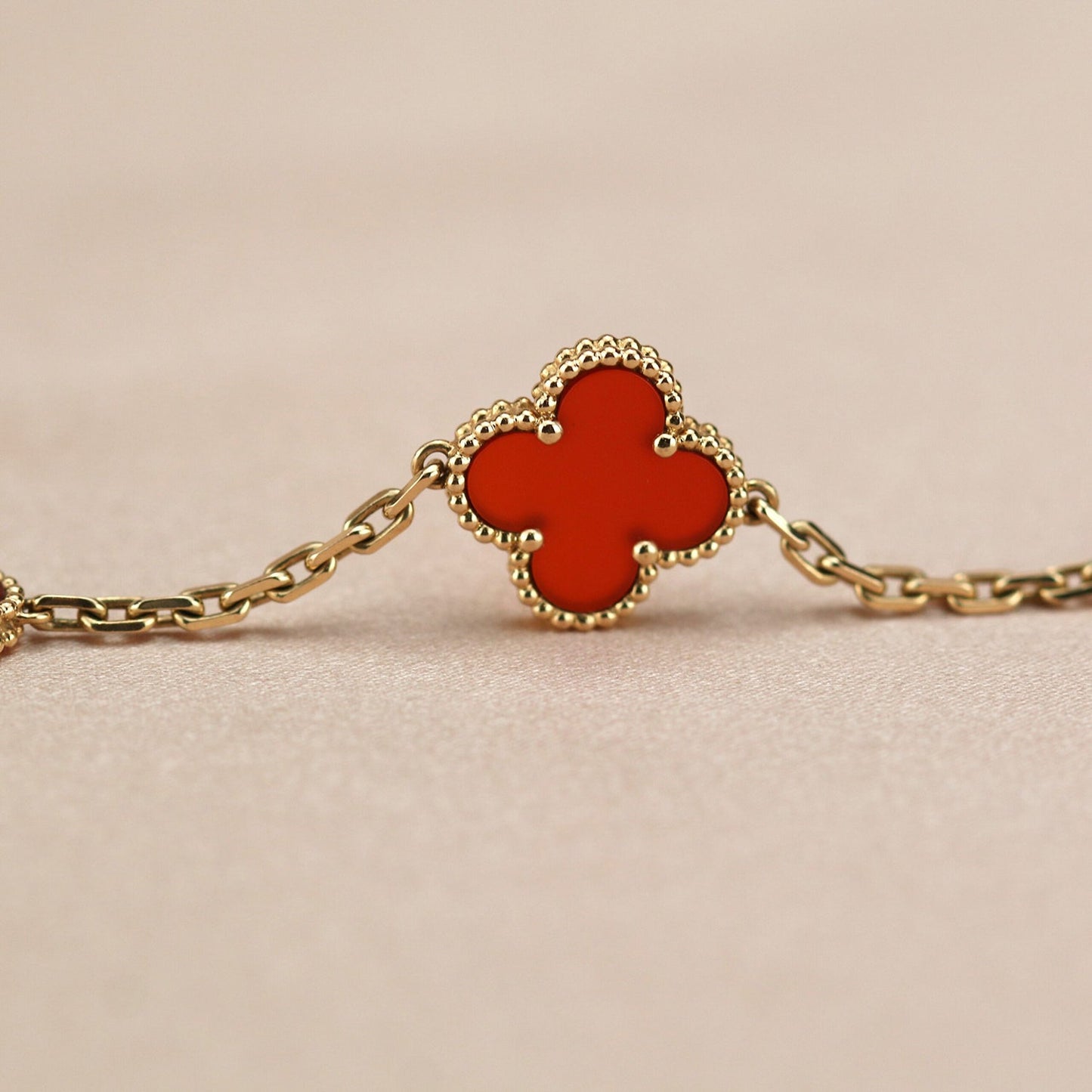 [Regal Jewels]CLOVER 5 MOTIFS RED AGATE  BRACELET