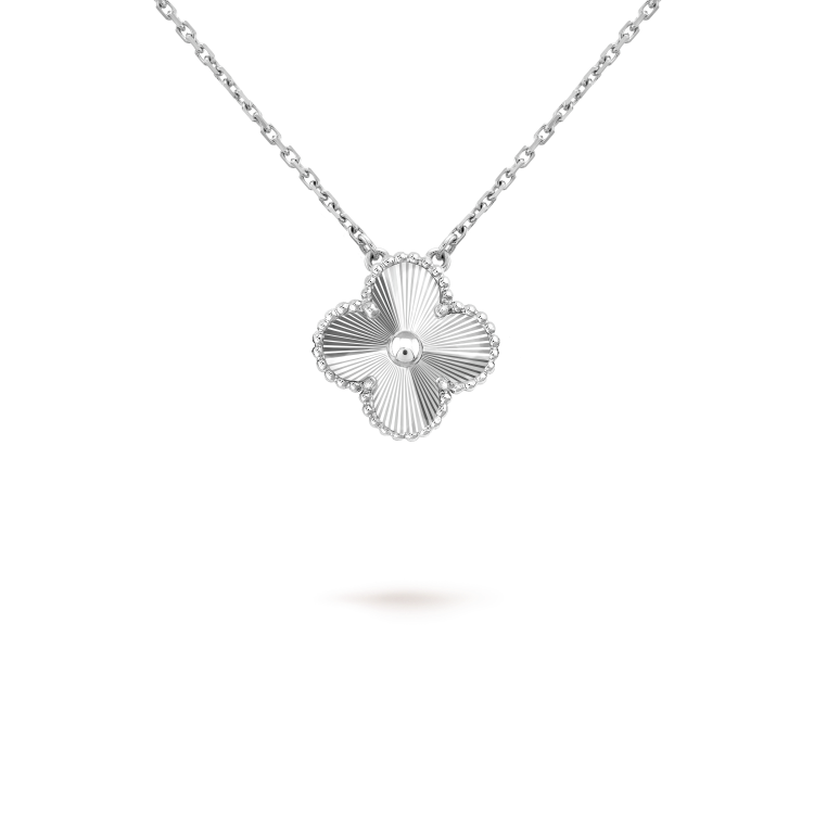 [Regal Jewels]CLOVER 15MM LASER NECKLACE SILVER
