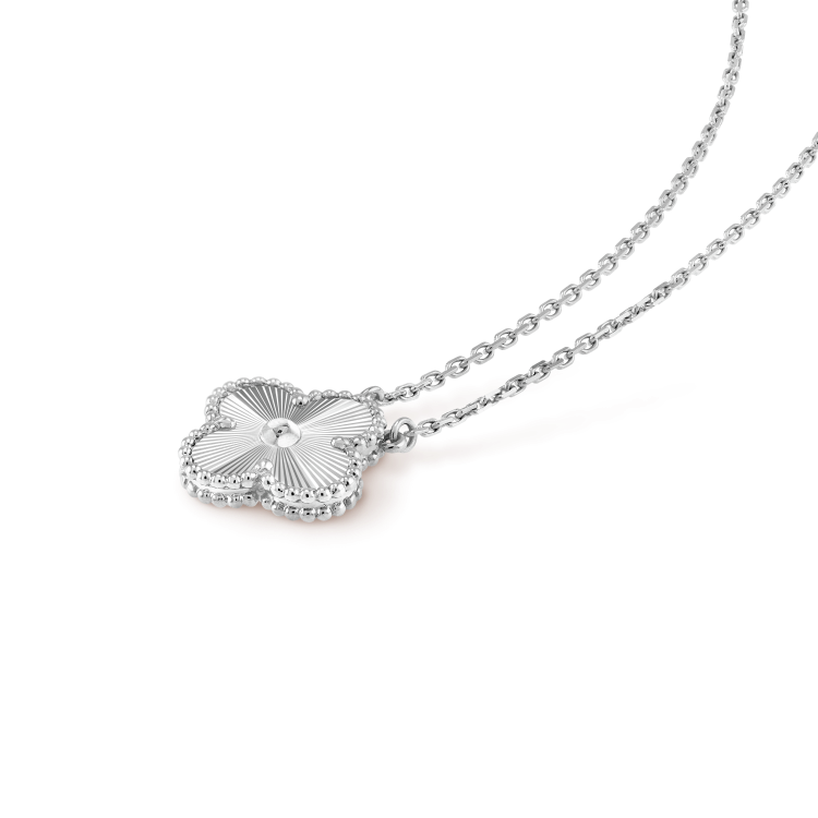 [Regal Jewels]CLOVER 15MM LASER NECKLACE SILVER