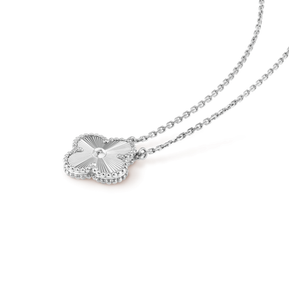 [Regal Jewels]CLOVER 15MM LASER NECKLACE SILVER
