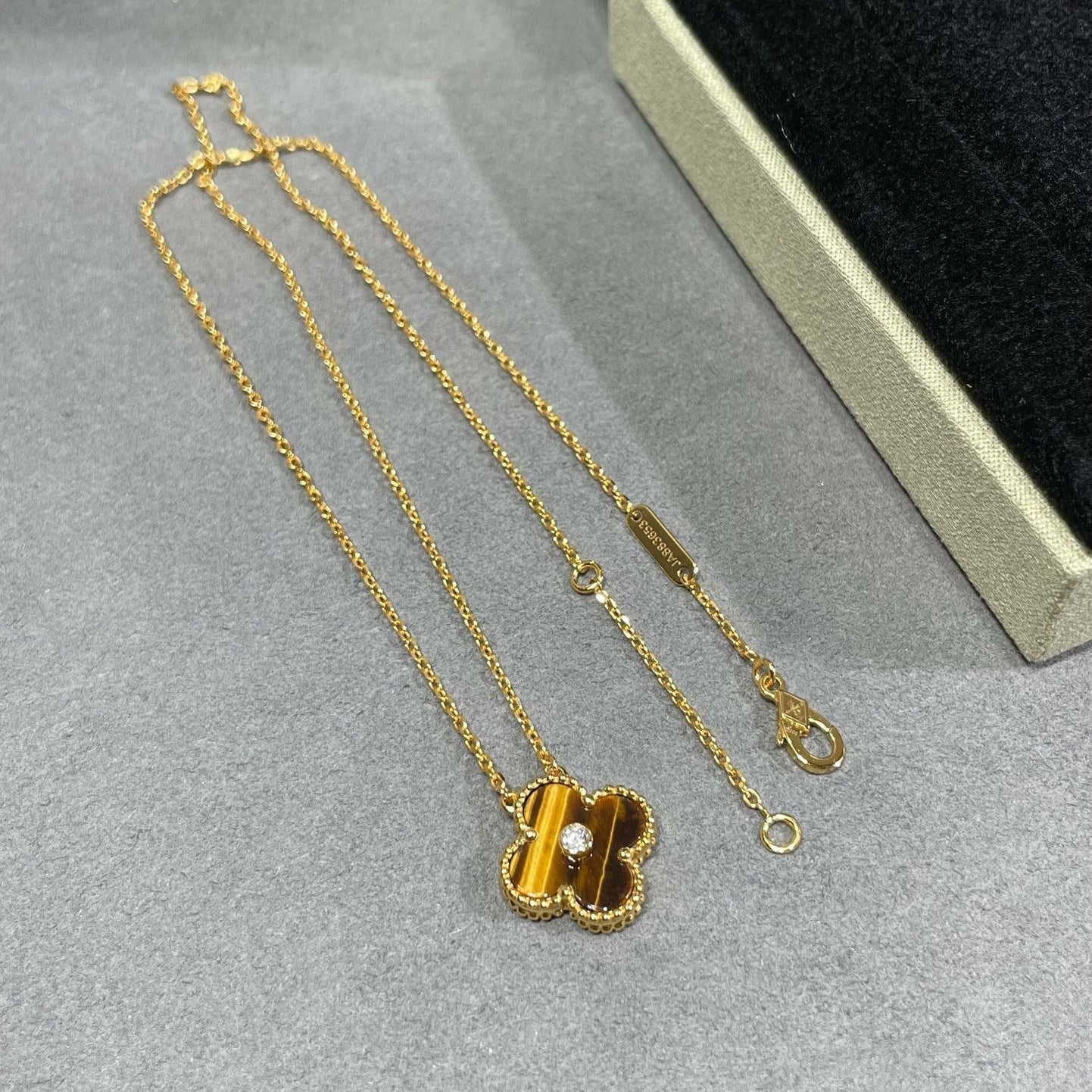 [Regal Jewels]CLOVER 15MM DIAMOND AND YELLOW TIGER'S EYE AGATE necklace