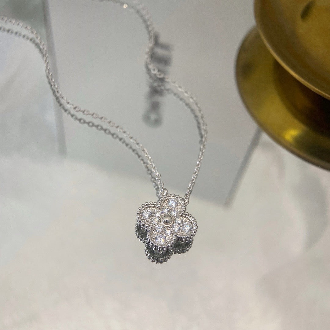 [Regal Jewels]CLOVER 15MM DIAMOND SINGLE FLOWER NECKLACE