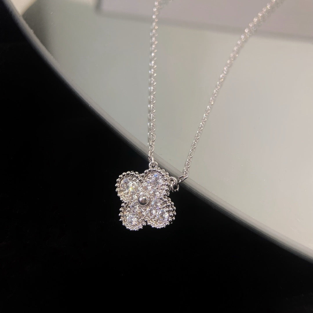 [Regal Jewels]CLOVER 15MM DIAMOND SINGLE FLOWER NECKLACE