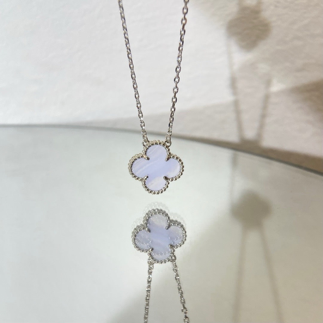 [Regal Jewels]CLOVER 15MM BLUE CHALCEDONY NECKLACE SILVER