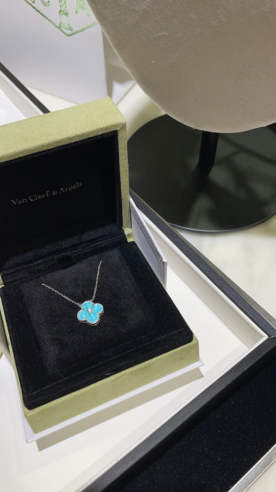 [Regal Jewels]CLOVER 15MM DIAMOND SVRES PORCELAIN  NECKLACE SILVER