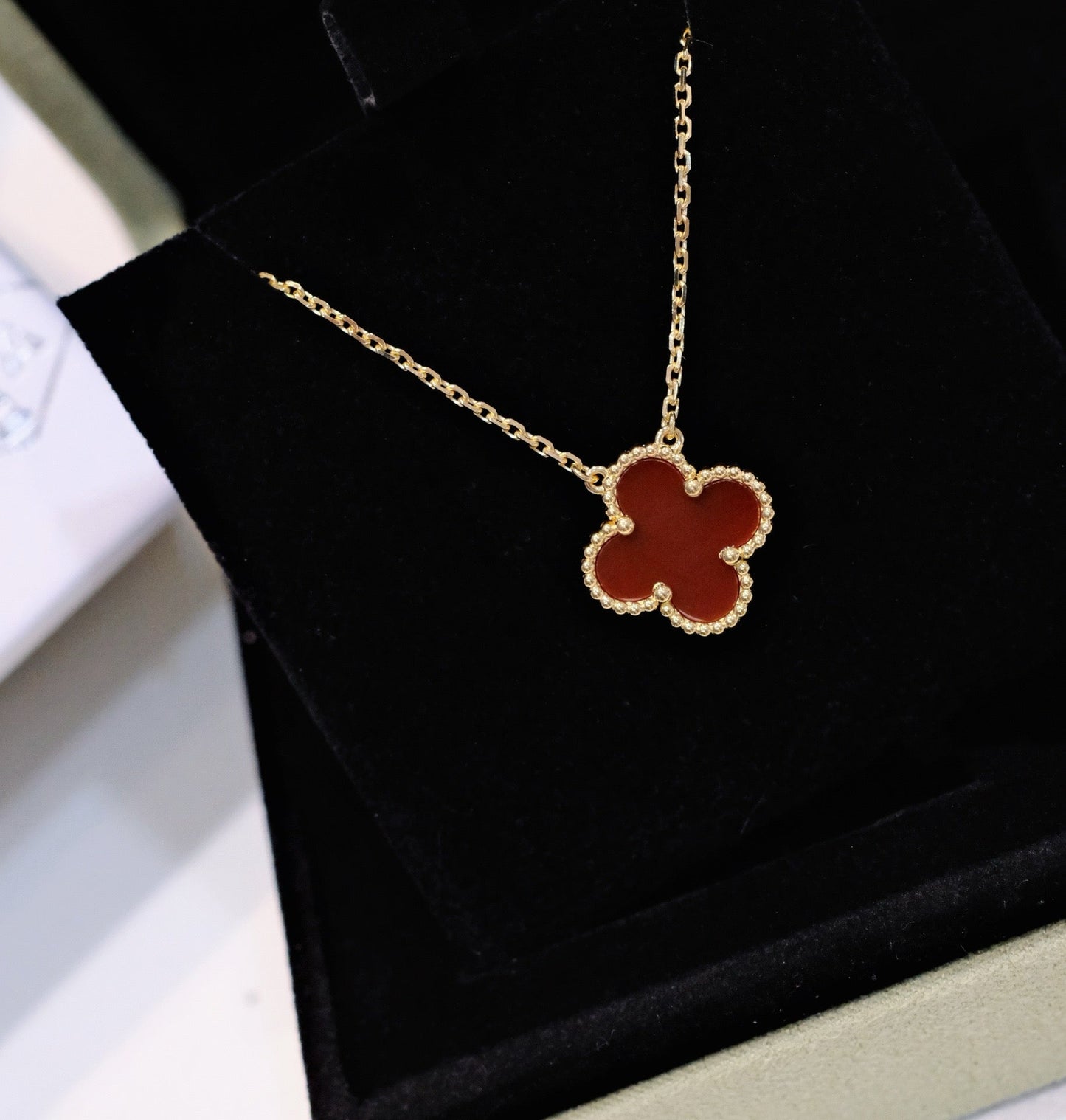 [Regal Jewels]CLOVER 15MM CARNELIAN SINGLE FLOWER NECKLACE