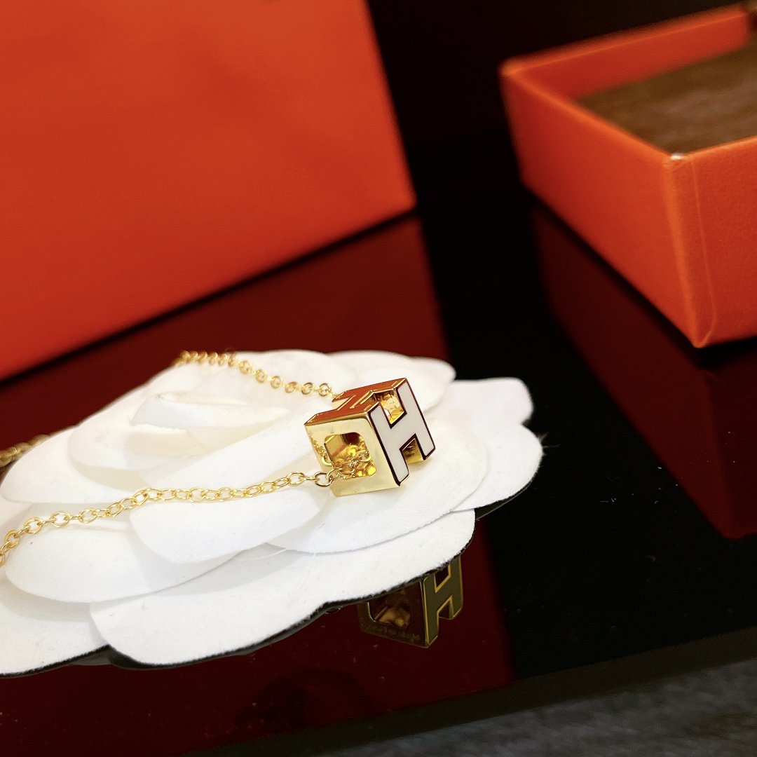 [Regal Jewels]H WHITE SQUARE GOLD NECKLACE
