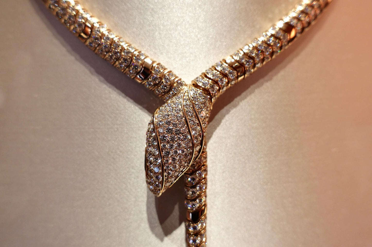 [✨Regal Jewels✨]HAUTE COUTURE GOLD SERPENTI NECKLACE