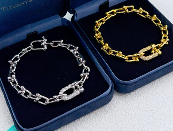 [Regal Jewels] TF HORSESHOE BUCKLE DIAMOND BRACELET