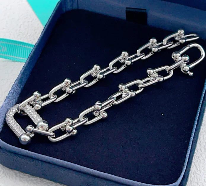[Regal Jewels] TF HORSESHOE BUCKLE DIAMOND BRACELET