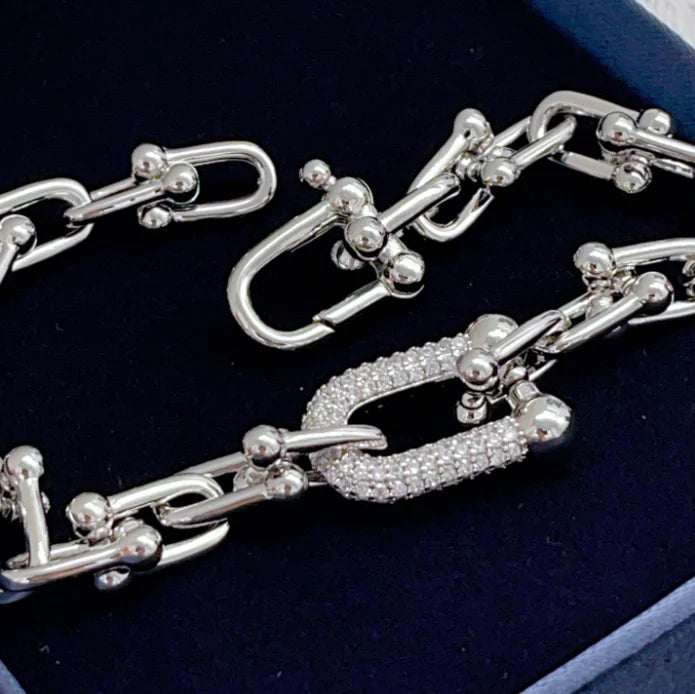 [Regal Jewels] TF HORSESHOE BUCKLE DIAMOND BRACELET