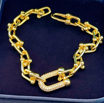 [Regal Jewels] TF HORSESHOE BUCKLE DIAMOND BRACELET