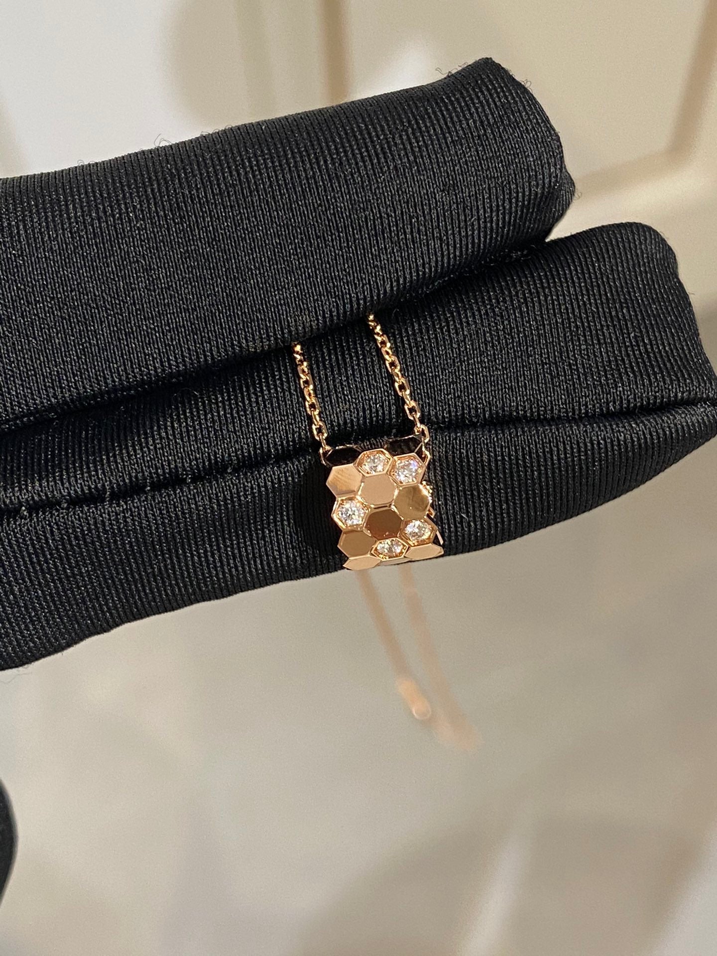 [Regal Jewels]BEE LOVE DIAMOND NECKLACE