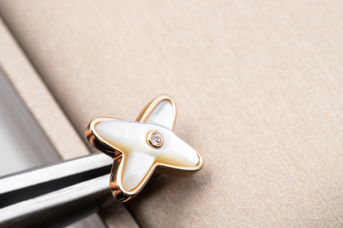 [Regal Jewels]JEUX DE WHITE MOP ROSE GOLD DIAMOND EARRINGS