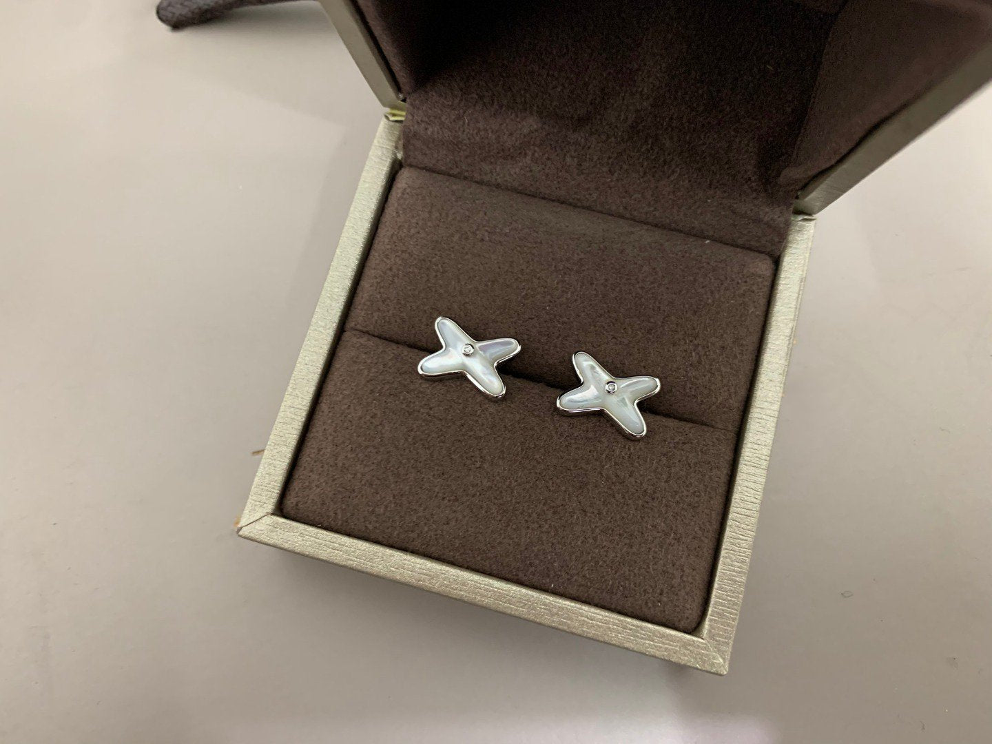 [Regal Jewels]JEUX DE WHITE MOP SILVER DIAMOND EARRINGS