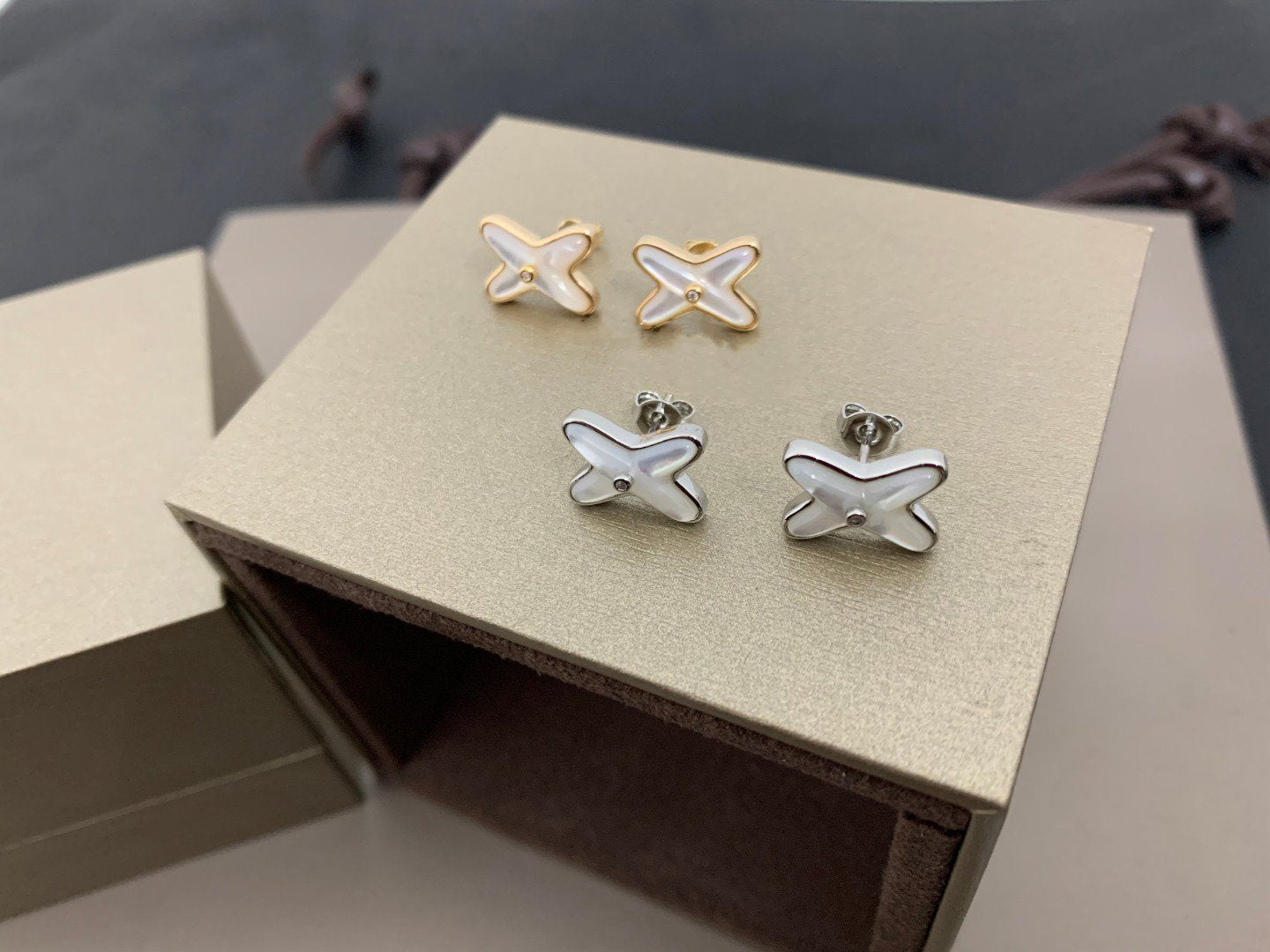 [Regal Jewels]JEUX DE WHITE MOP SILVER DIAMOND EARRINGS
